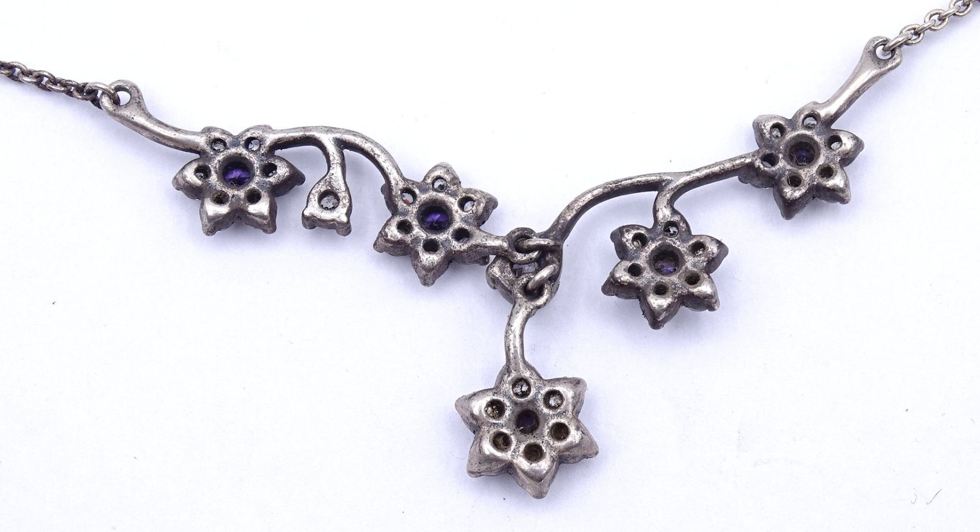 Halskette mit violetten und weißen Steinen, Silber 0.925,L. 44cm, 6,8g. - Bild 3 aus 3