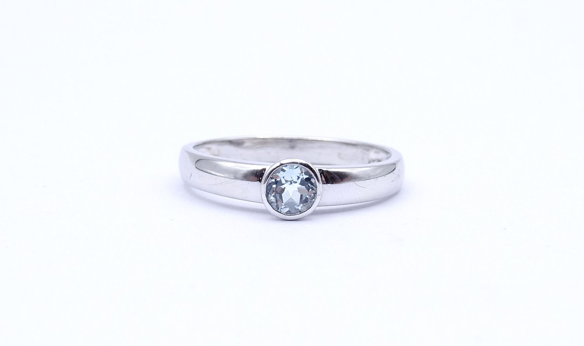 Silber Ring mit einem rund facc. blauen Stein, Sterling Silber 0.925, 3,2g., RG 65/66