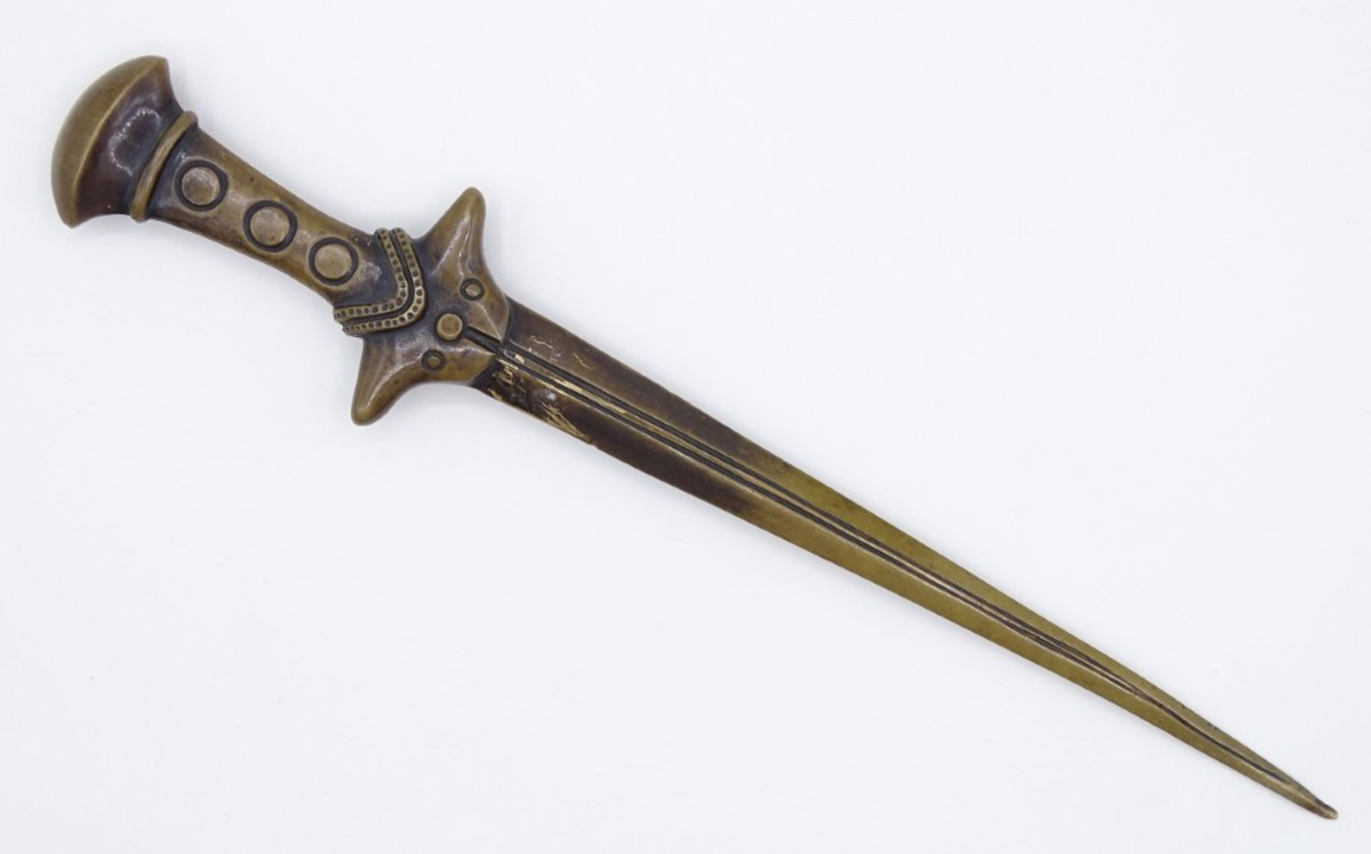Alter Bronze-Brieföffner in Schwertform, L. 25 cm, mit Altersspuren, Klinge an der Spitze leicht ve