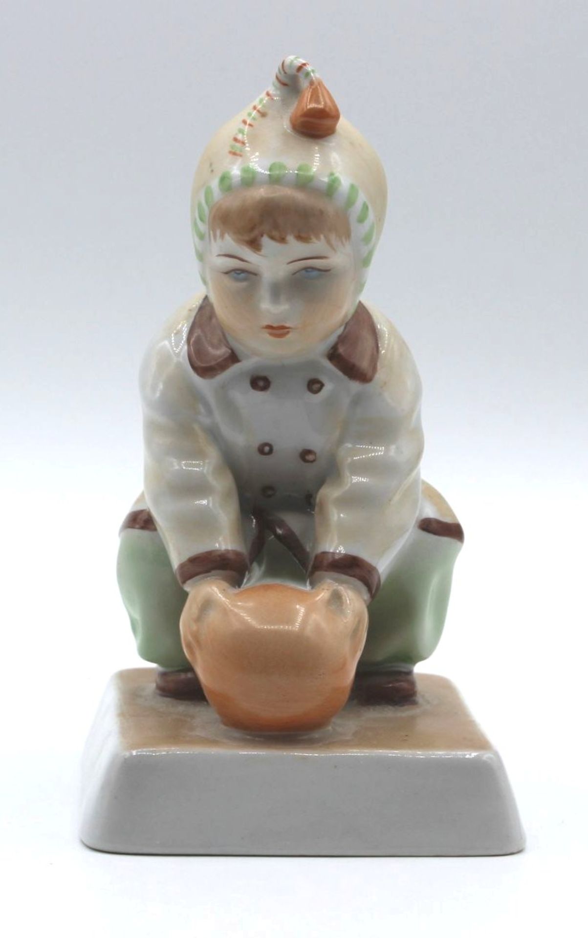 Figur, spielendes Kind, Pecs, Ungarn, polychr. Bemalung, H-13cm. - Bild 2 aus 4