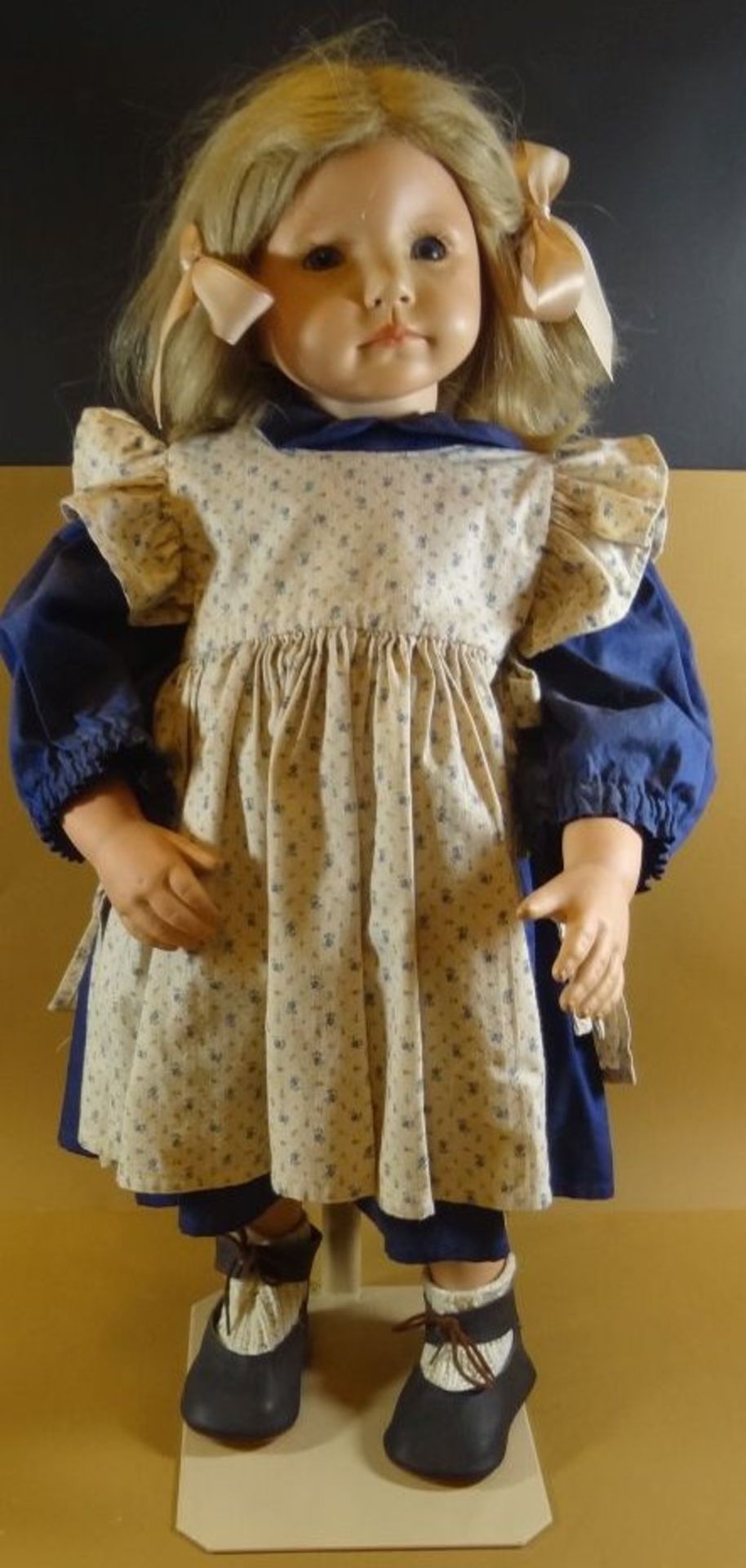 gr. schwere Porzellankopf-Puppe, H-58 cm, gut erhalten