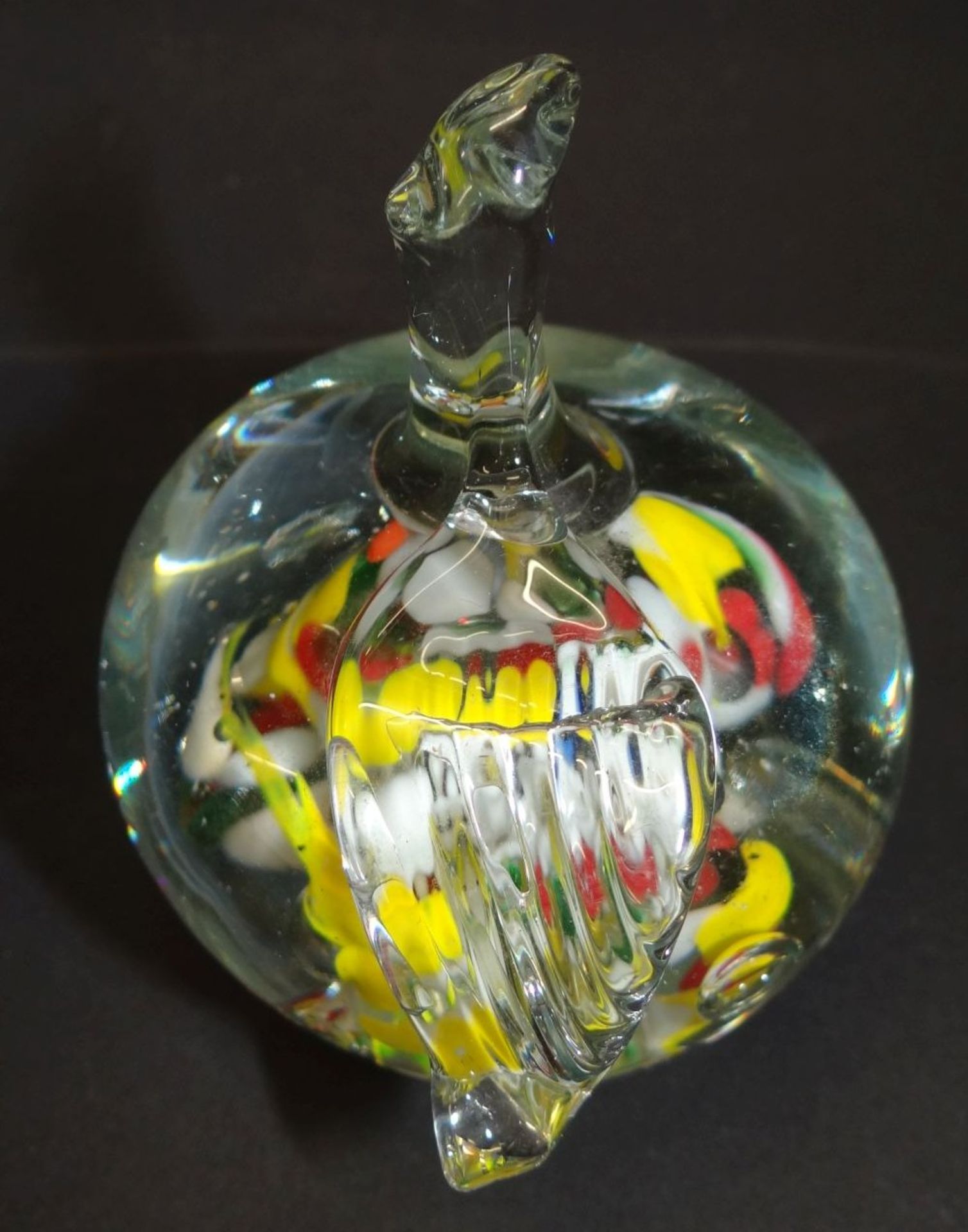 Paperweight in Apfelform, wohl Murano, H-8 cm - Bild 3 aus 4