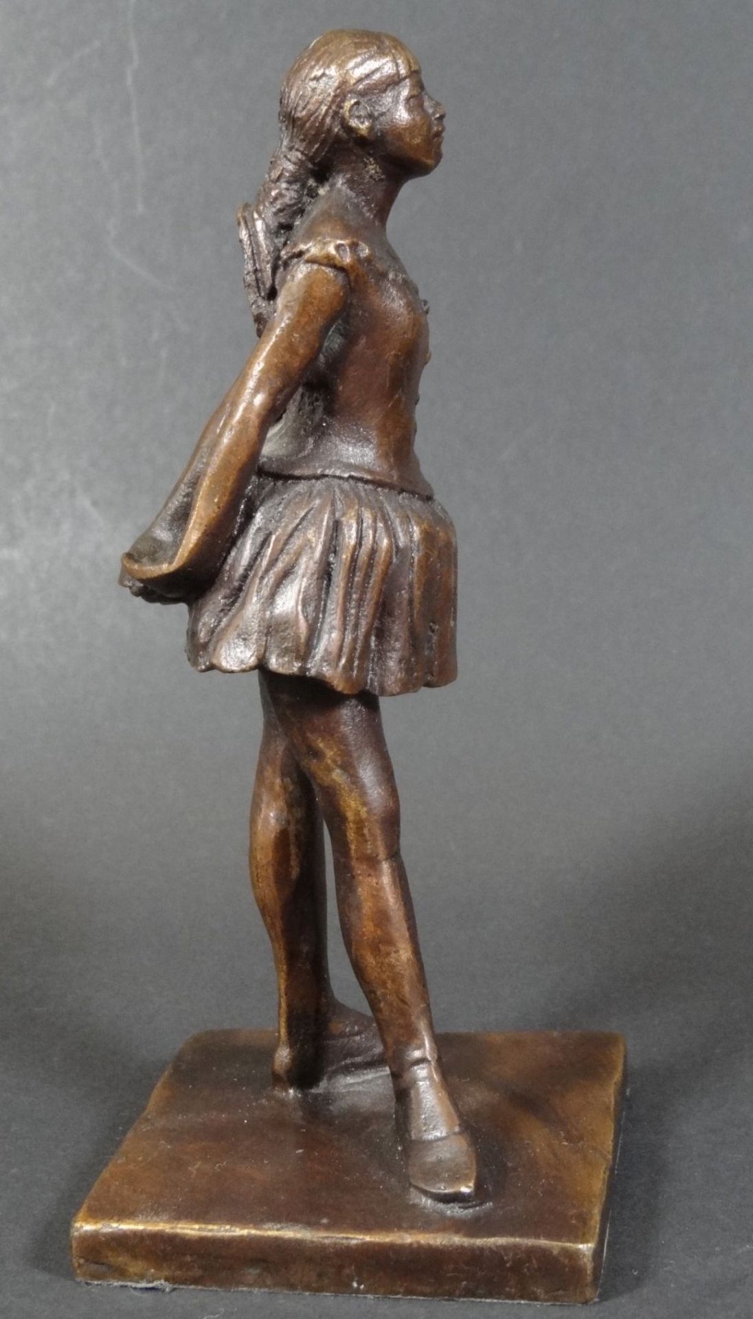 kl. Bronze-Figur eines Mädchens, H-14 cm, Repro - Bild 4 aus 5