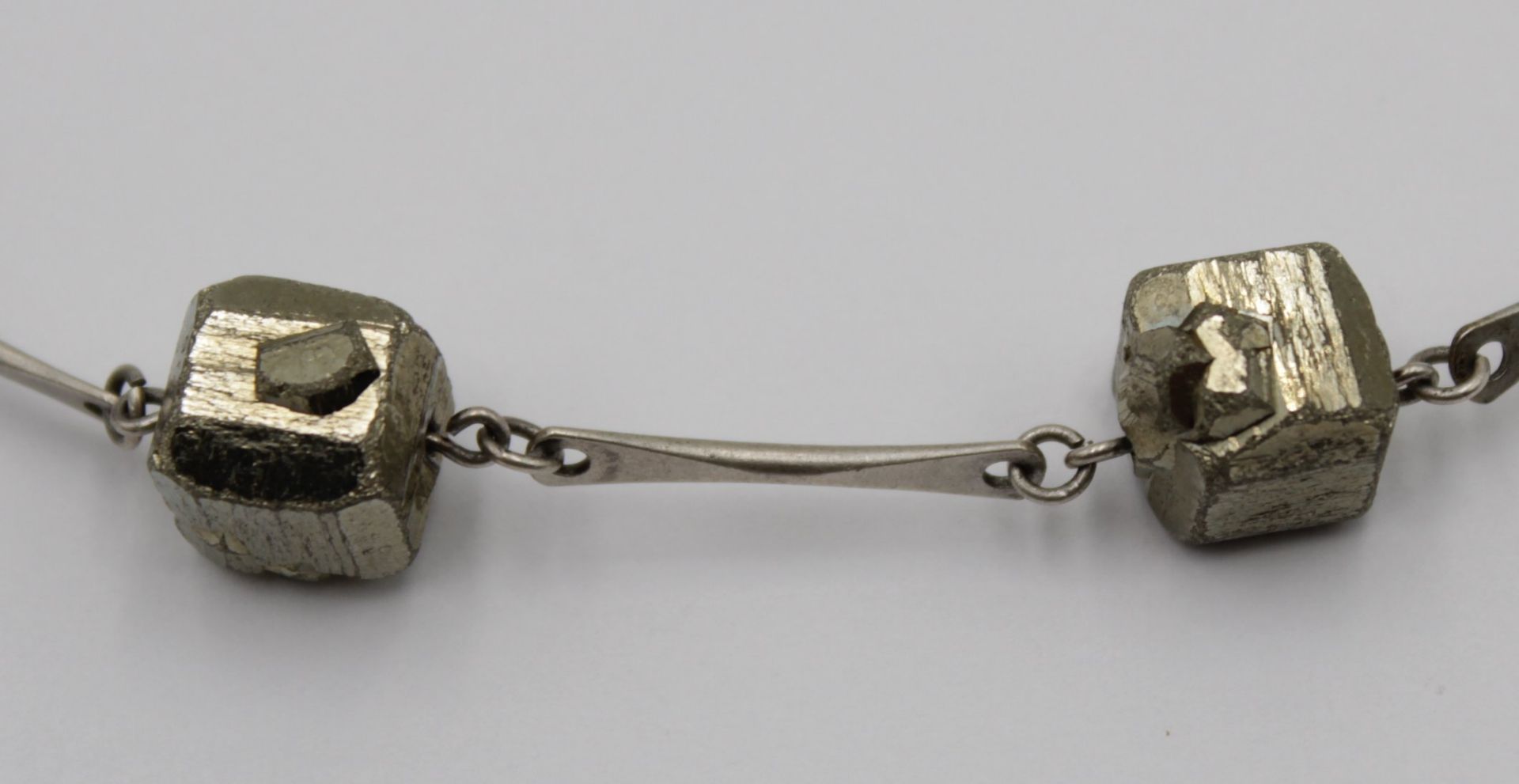lange Halskette, 835er Silber mit Pyrit, ca. L-82cm. - Bild 2 aus 3