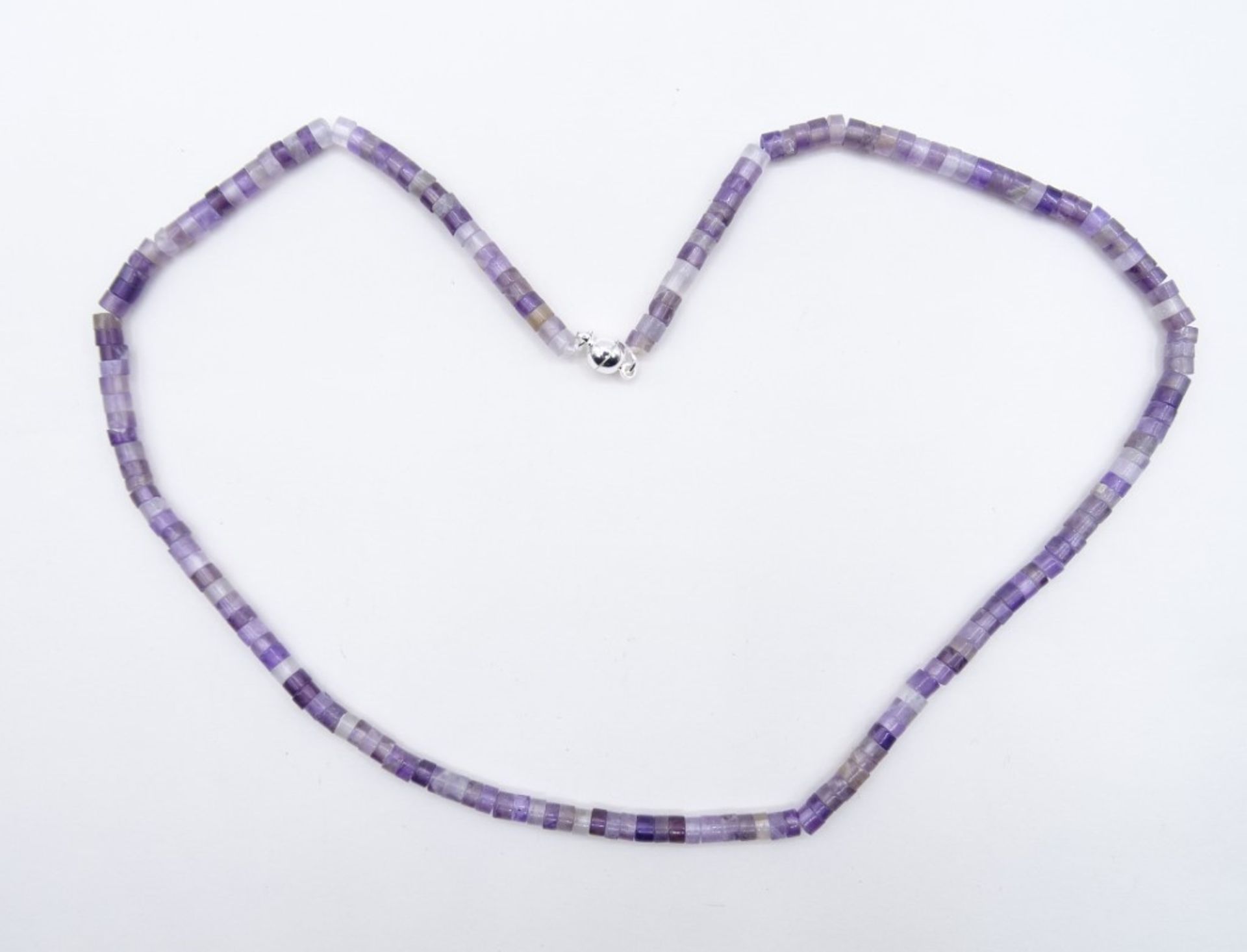 Kette aus Amethystscheiben mit Magnetverschluss, L. 48,5 cm