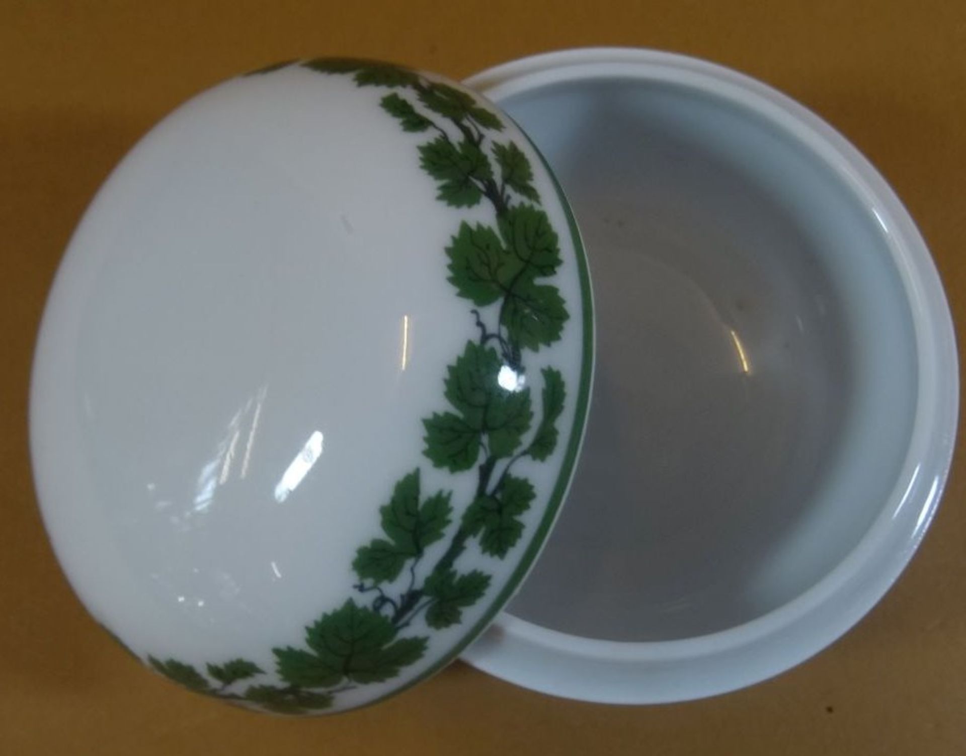 Deckeldose "Meissen" Weinlaub, 1.Wahl, H-5,5 cm, D-8,5 cm - Bild 2 aus 3