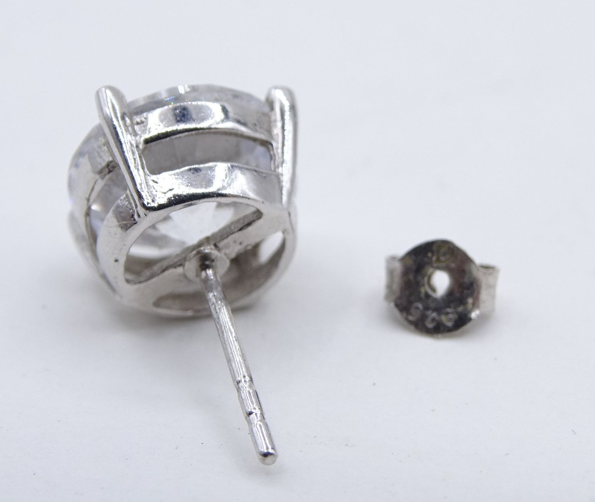 Ohrstecker, fac. klare Steine in Silberfassung (gepr.) mit 925er-Silberverschluss, Ø 1,1 cm, 5 gr. - Bild 3 aus 5