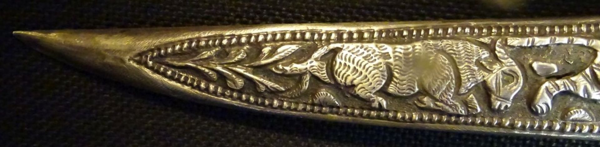silberner orientalischer Schmuckdolch, gefüllter Silbergriff mit Widderkopf, Scheide mit Tier-Relie - Bild 9 aus 9
