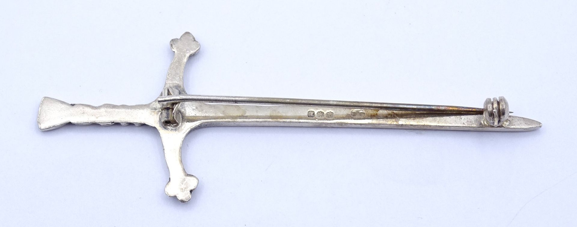 Brosche in Form eines Schwertes, L. 8,0cm, Silber, 7,2g. - Bild 2 aus 3
