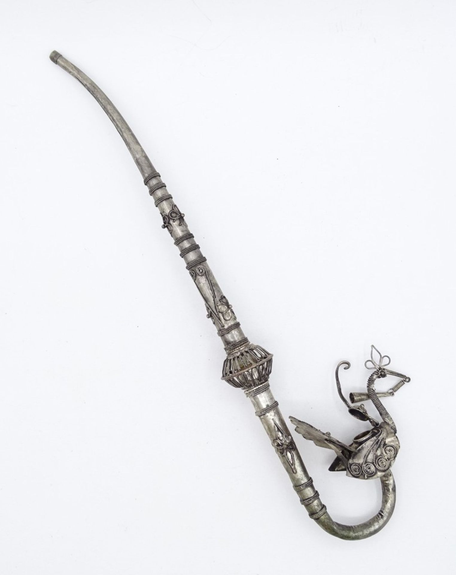 Alte chinesische Pfeife, Kopf in Form eines Pfaues, Metall, L. 32,5 cm, mit Alters- und Gebrauchssp