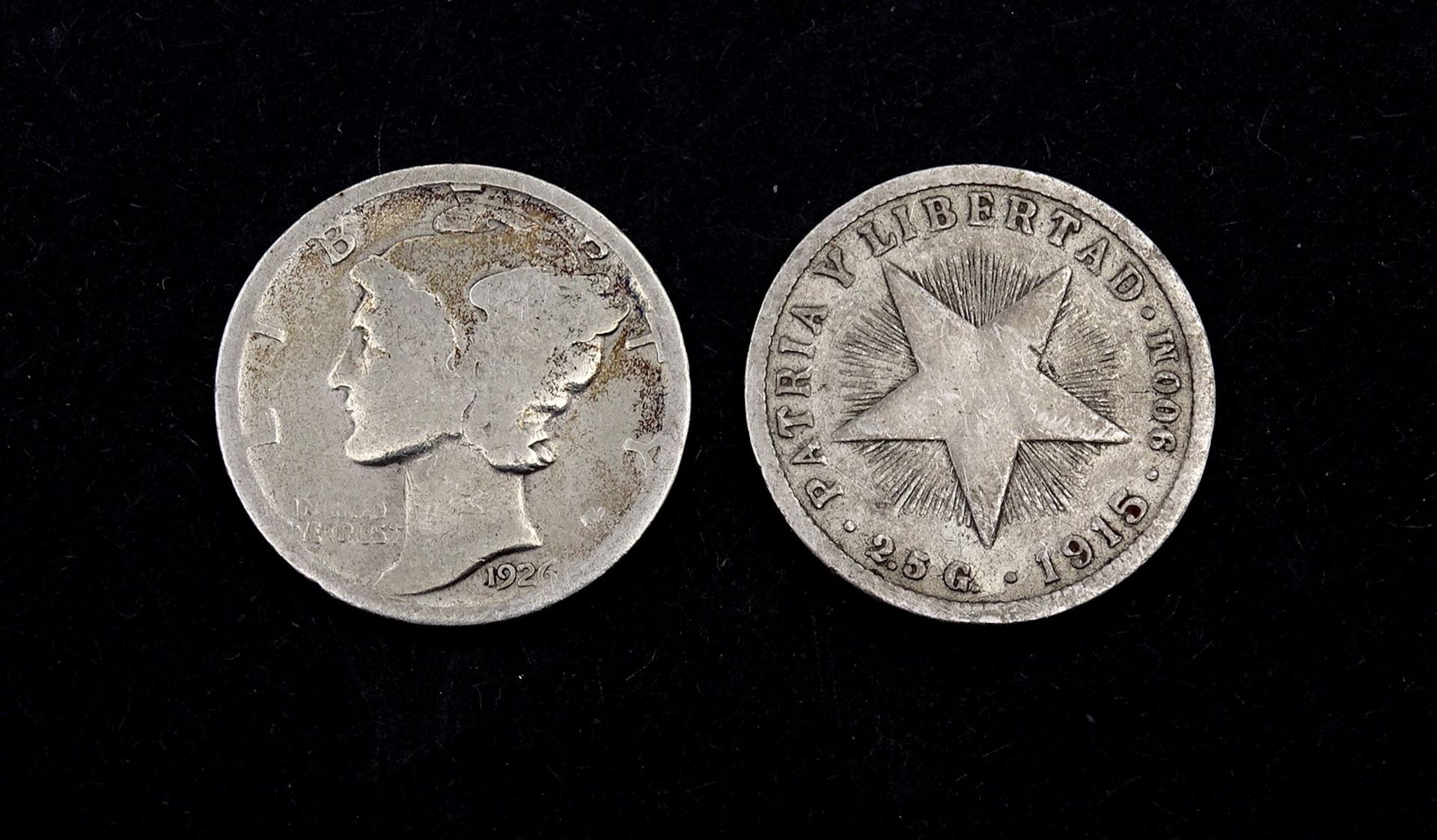 Zwei Silber Münzen, Diez Centavos 1915 / One Dime 1926, zus. 4,6g.