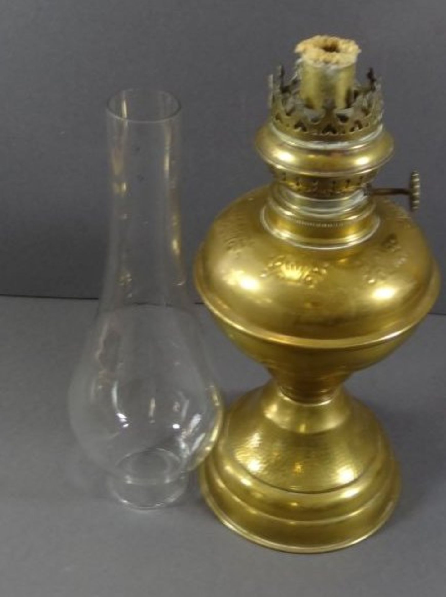 hohe Petroleumlampe, Messing, H-mit Zylinder 53 cm, Zylinderfassung lose - Bild 3 aus 4