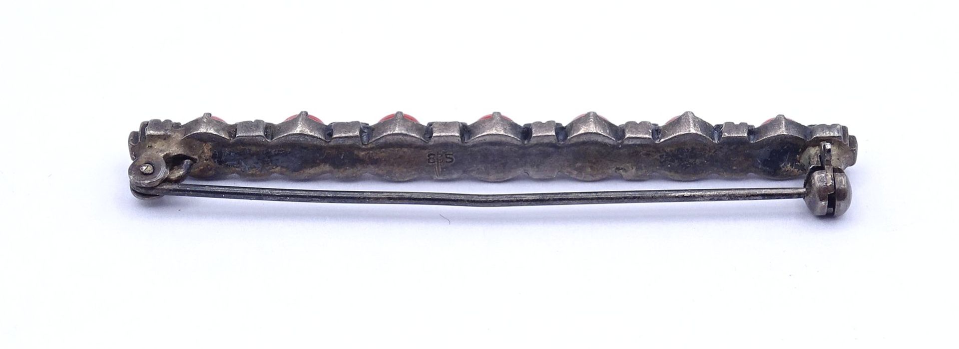 835er Silber Brosche mit Koralle und Markasiten, L. 5,7cm, 6,5g. - Image 3 of 3