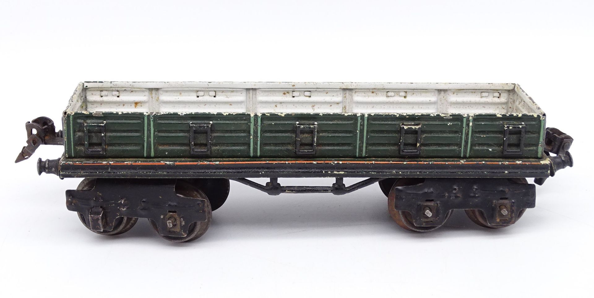 Niederbordwagen Spur 0, 4-achsig, Märklin, 20er-Jahre, 23 x 5,5 x 6 cm, mit Altersspuren