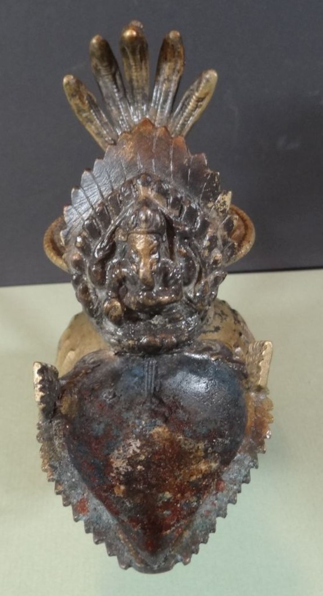 Bronze-Öllampe mit hinduistischer Gottheit "Ganesha", H-15 cm, L-18 cm, verdellt, wohl Indien - Image 4 of 6