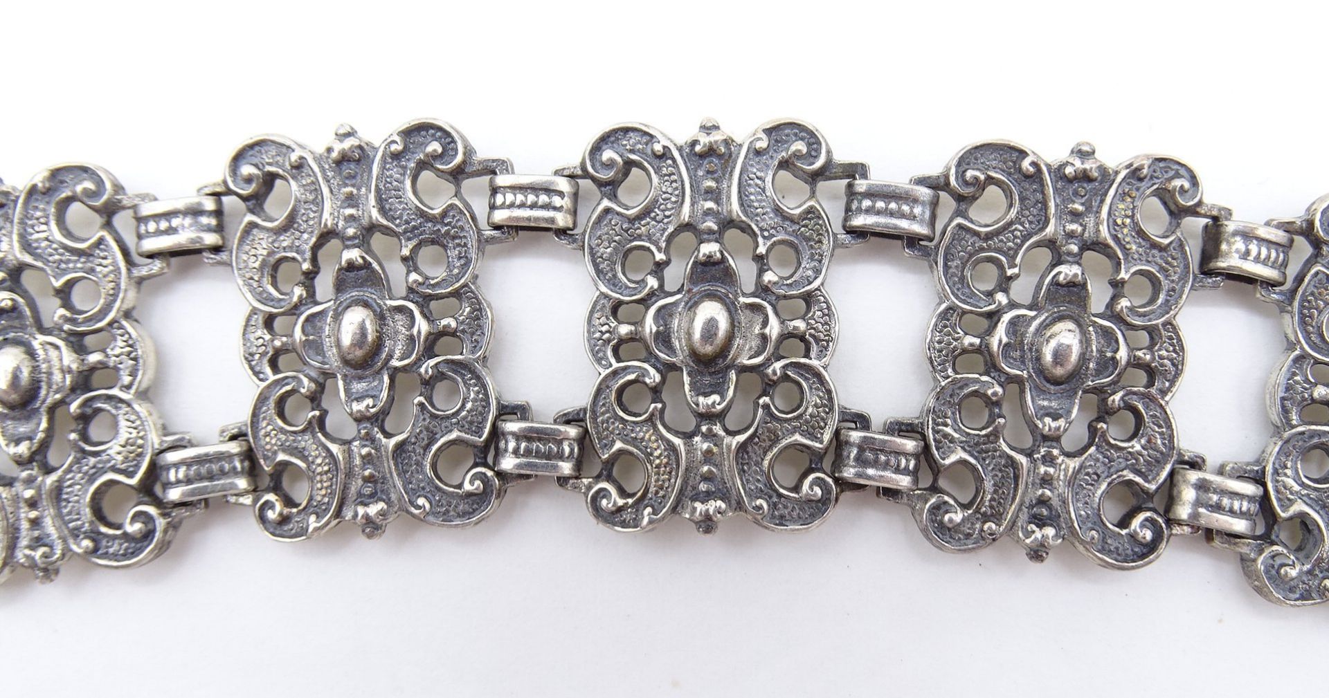 Armband "BAS", 925er-Silber, mit Steckverschluss, B. 2,3 cm, L. 18,5 cm, 35 gr., mit Altersspuren, - Image 2 of 4