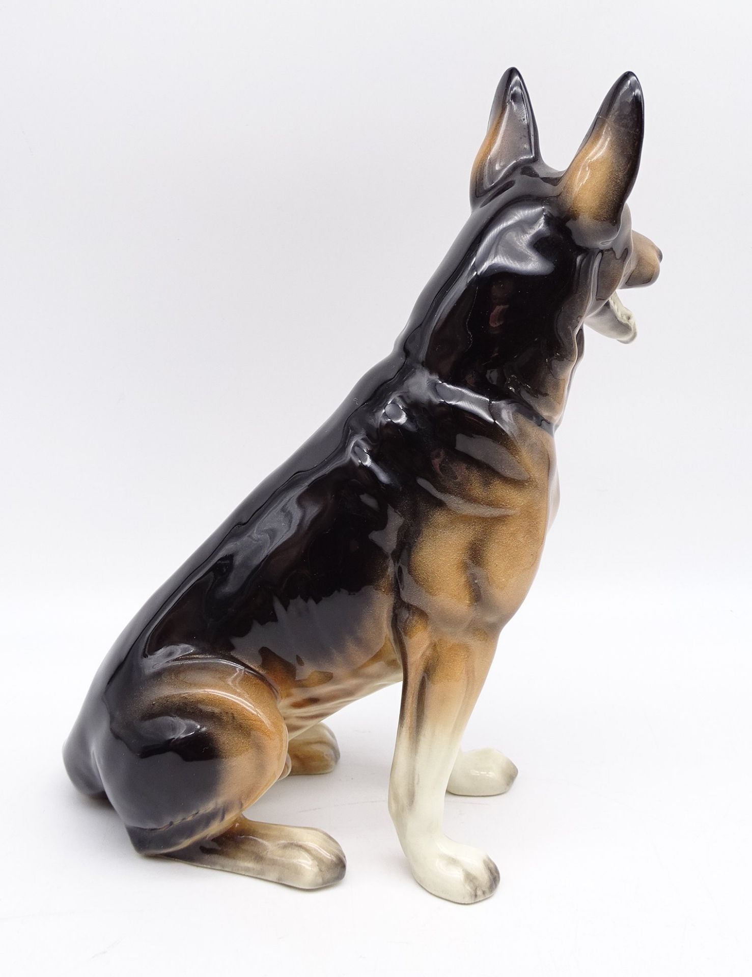 Figur eines Schäferhundes, nummeriert, "Made in Germany", H. 28,5 cm, mit Altersspuren, ein Ohr gek - Image 3 of 7
