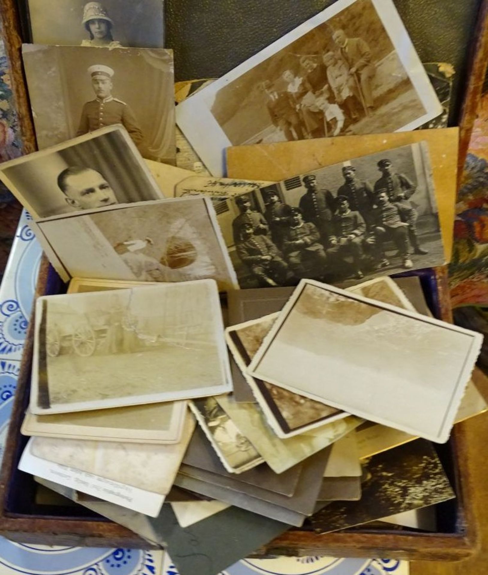 alter Lederkasten voller alter Fotos, grossteils auf Karton um 1900, einige auch älter , ca. 50 Stü - Bild 2 aus 7