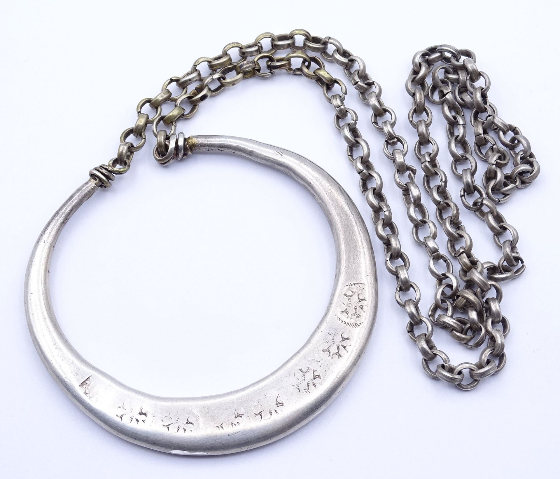 Schwere alte Silber Halskette, Silber gepr., Kette L. 60cm, Anhänger 8x7,5cm, zus. 112g.