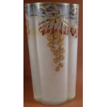 ovoide Jugendstil-Vase, Milchglas  mit Beerendekor, H-22 cm, B-11 cm