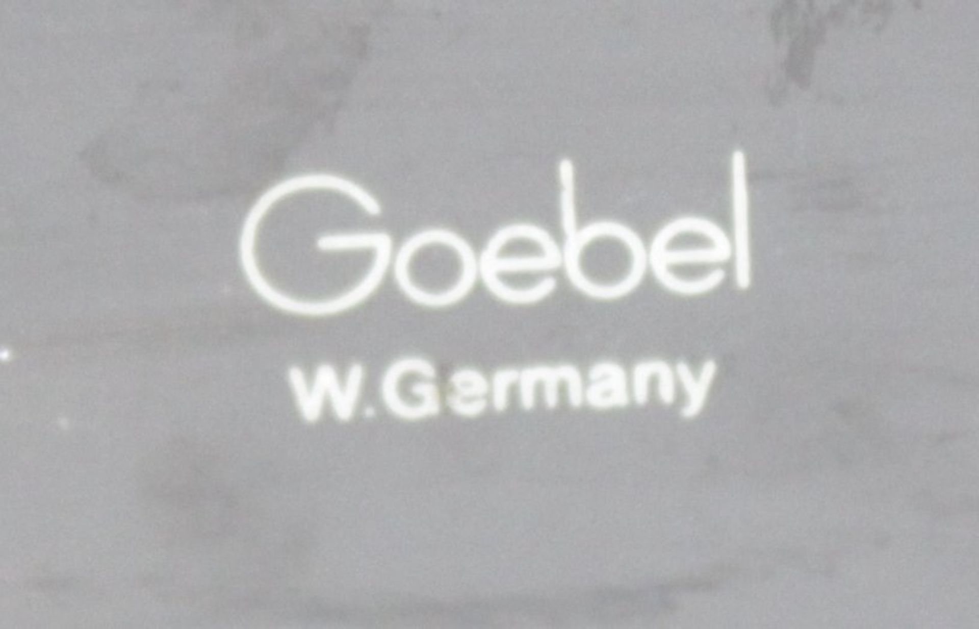 Spardose in Form eines Oldtimers, Goebel, Schlüssel fehlt, H-11cm L-17cm. - Image 4 of 4