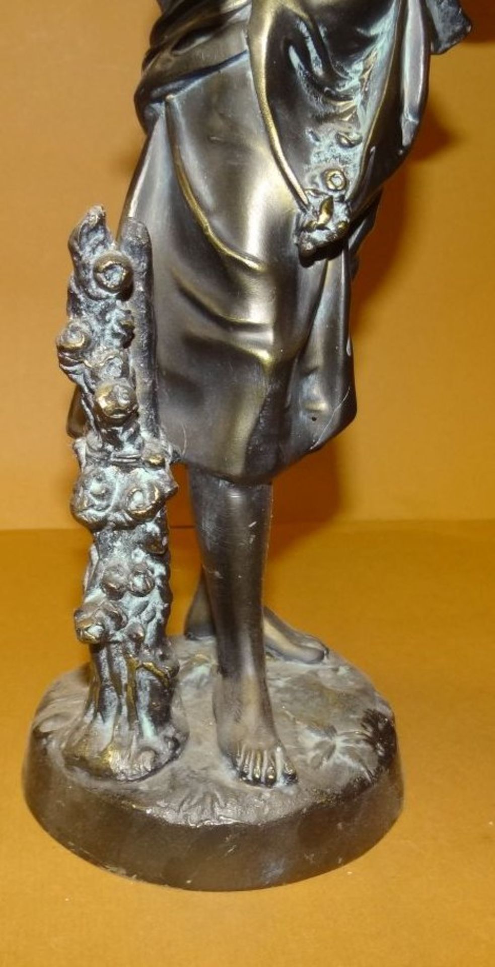 schwere Metallgussfigur, bronziert, Mädchen, H-35 cm - Bild 4 aus 6