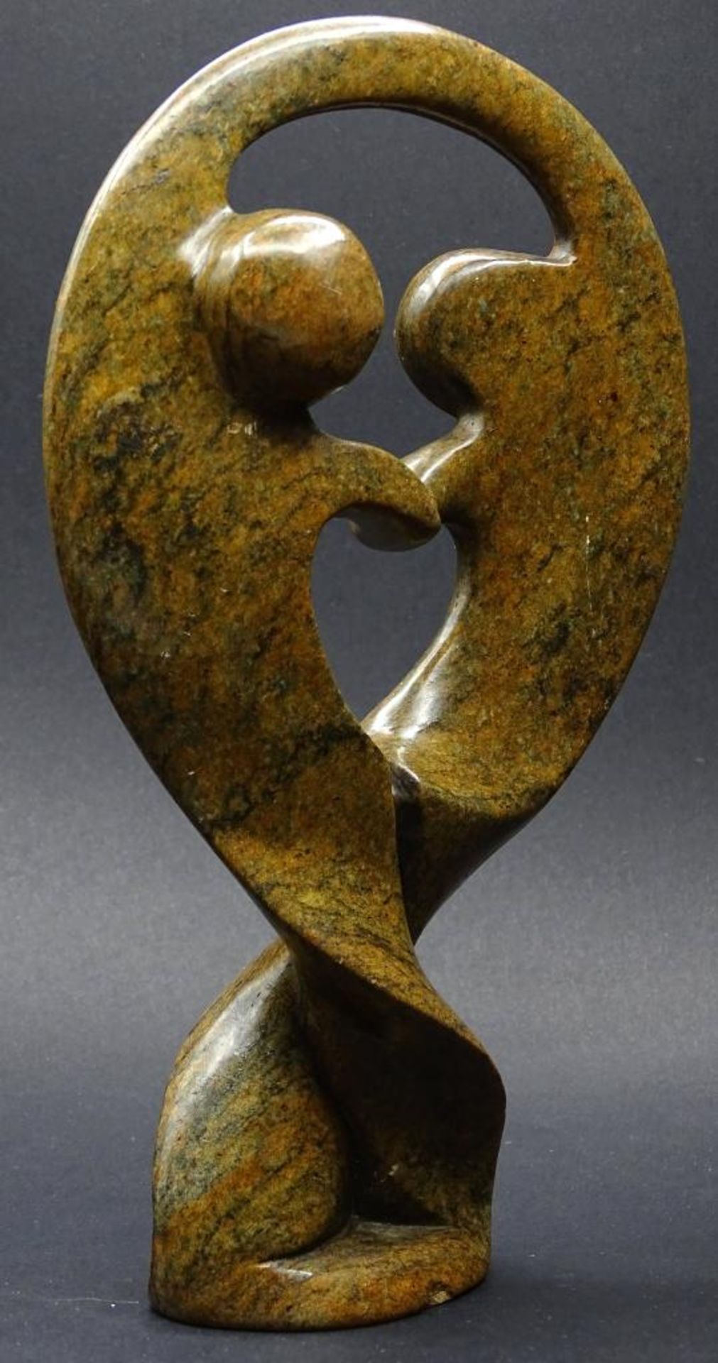 Polierte Stein Figur, Tanzendes Paar, H-20cm, div. Bestossungen. - Image 2 of 3