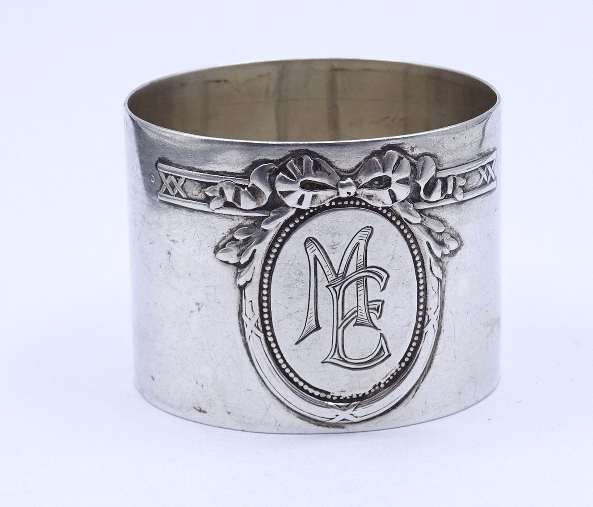 Einzelner Serviettenring, Silber 0.800, Monogramm ME, B. 3,5cm, 29g.