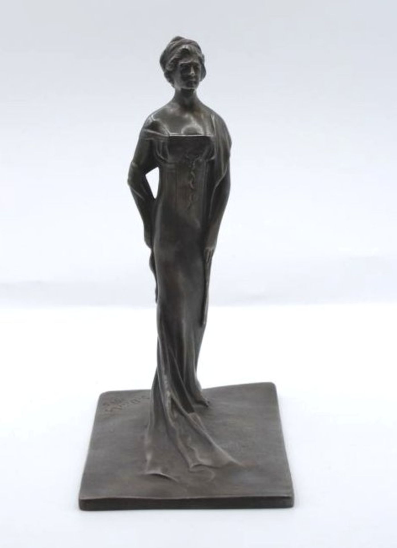Johannes-Franz BÜCHS (1878-1963), 1909 "Jugendstil-Dame in langem Kleid", Bronze, H-16 cm, Platte 1