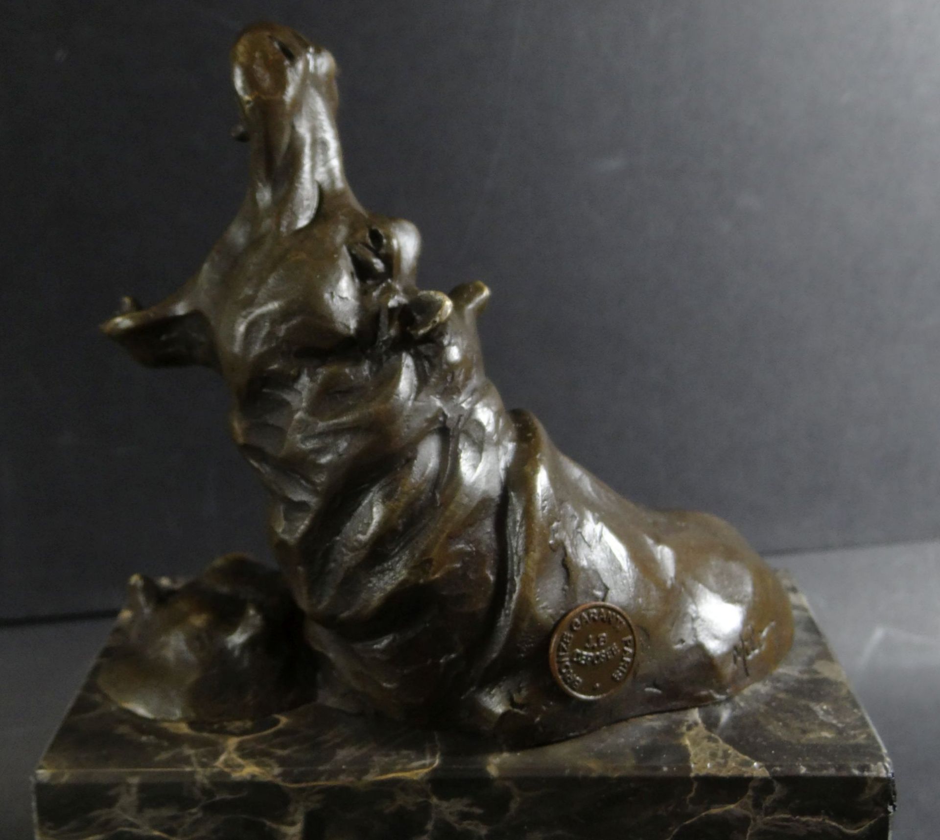 Milo (1955)  Bronze Nilpferde auf Marmorsockel, H-18 cm, 13x8 cm - Bild 3 aus 6