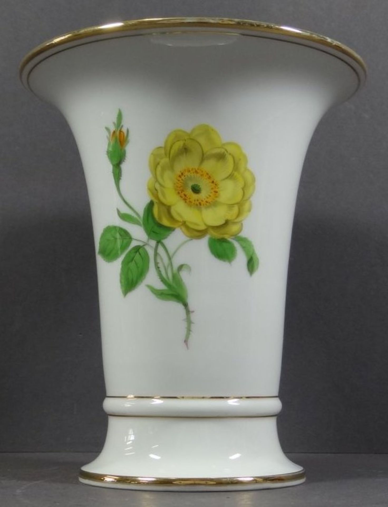Trichtervase "Meissen" gelbe Rose, 1.Wahl, Goldrand etwas berieben, H-17 cm, D-14 cm - Bild 2 aus 5