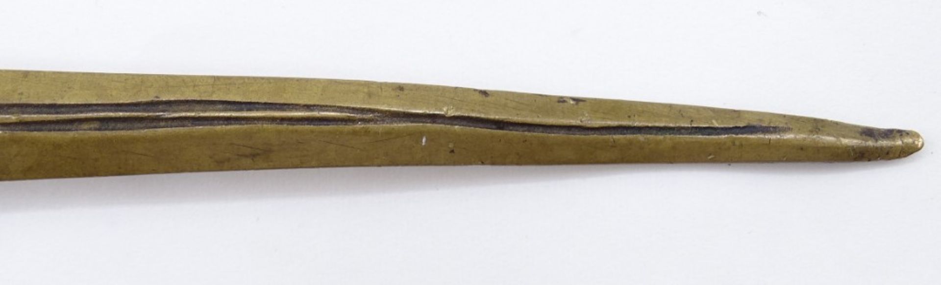 Alter Bronze-Brieföffner in Schwertform, L. 25 cm, mit Altersspuren, Klinge an der Spitze leicht ve - Bild 5 aus 6