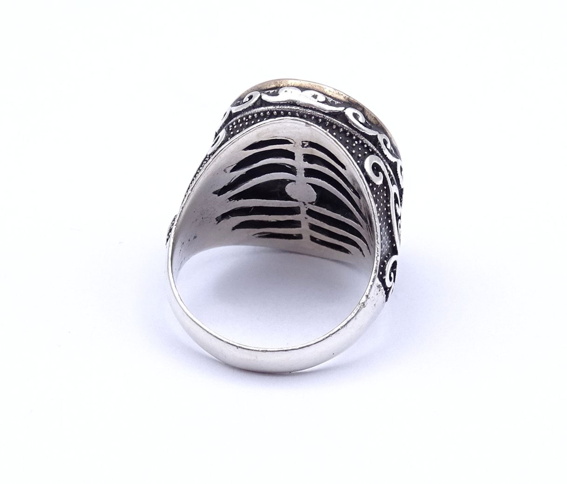 Silber Ring mit Darstellung eines sitzenden Mannes, Silber 0.925,17,2g., RG 65 - Image 3 of 3