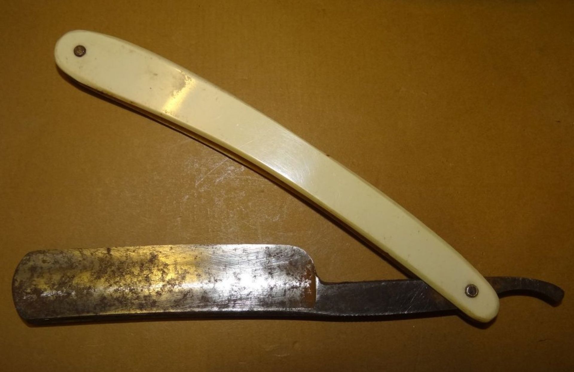 altes Klapp-Rasiermesser in Schachtel, Altersspuren, L-15 cm zugeklappt - Bild 2 aus 3
