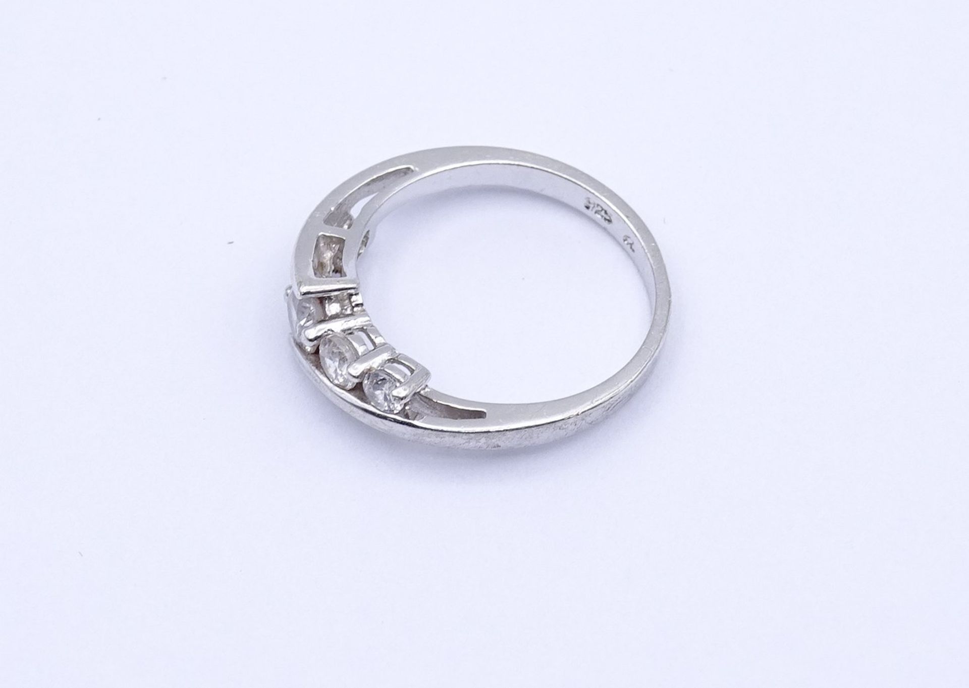 925er Silber Ring mit 5 rund facc. klaren Steinen, 1,99g., RG 50 - Bild 3 aus 3