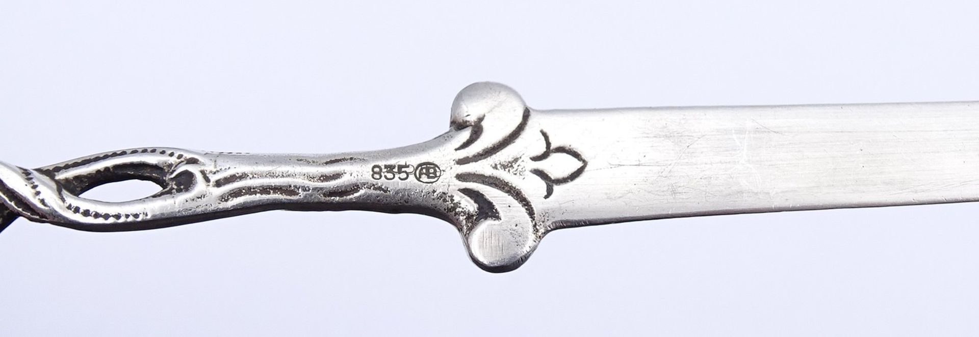 Brieföffner mit Rosenmuster, Silber 0.835, L. 18cm, 18g. - Image 4 of 4