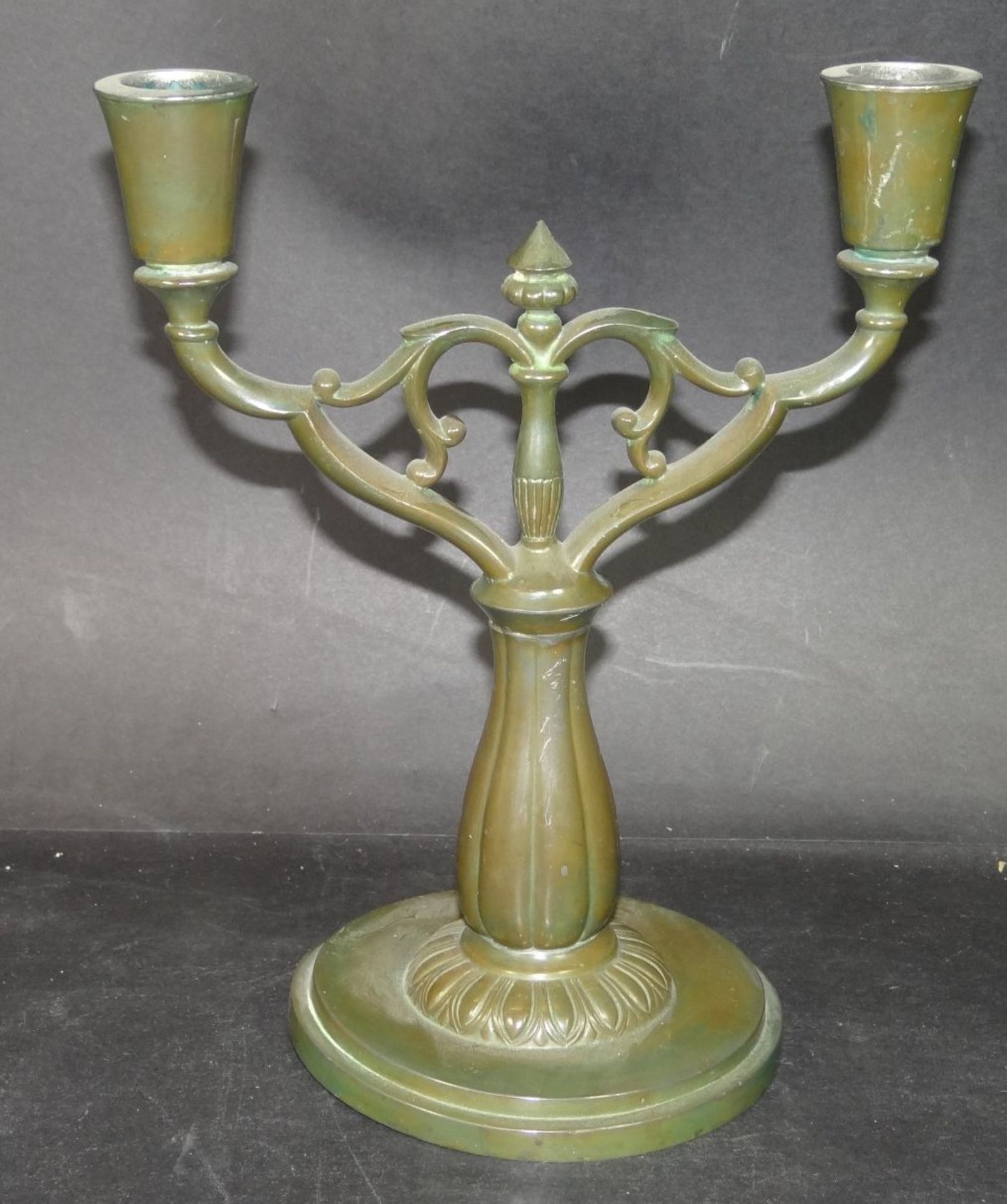Just Andersen 1894-1943, 2-flammiger Art Deko Kerzenständer, Bronze/Eisen, signiert und gemarkt Dis