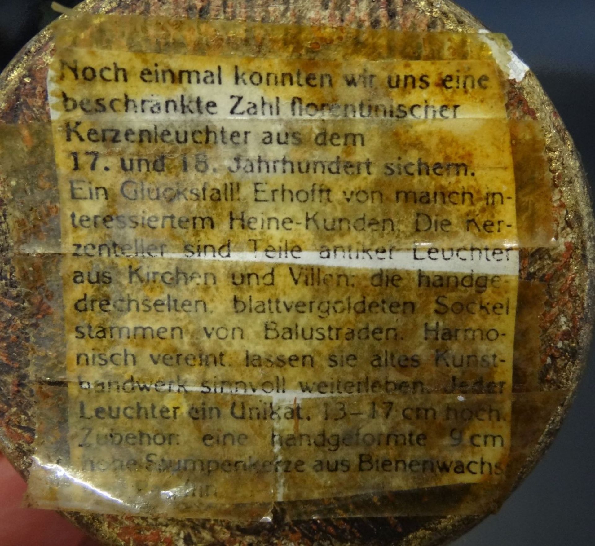 florentinischer Holzleuchter, 17/18 Jhd., Blattvergoldet, Eisen- Kerzenteller, H-17 cm, Unterseite  - Bild 2 aus 4