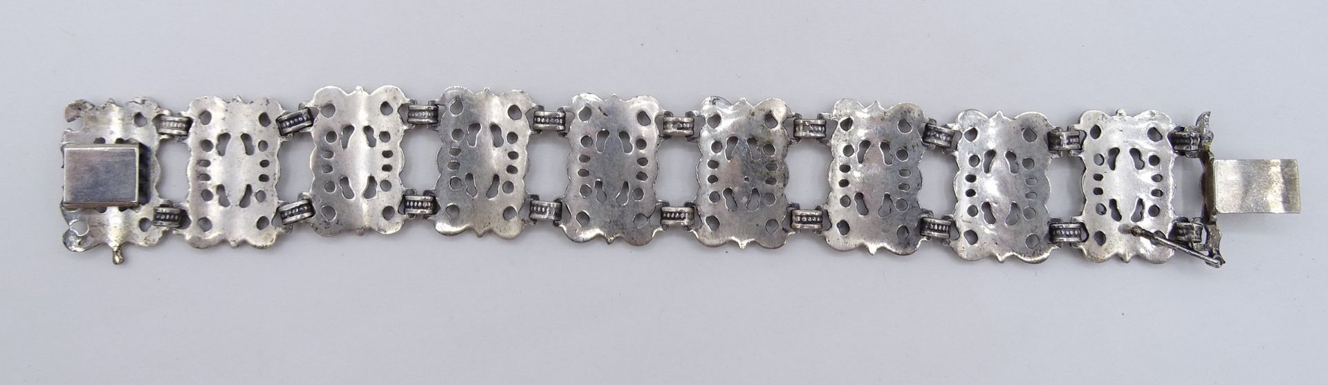 Armband "BAS", 925er-Silber, mit Steckverschluss, B. 2,3 cm, L. 18,5 cm, 35 gr., mit Altersspuren,  - Bild 4 aus 4