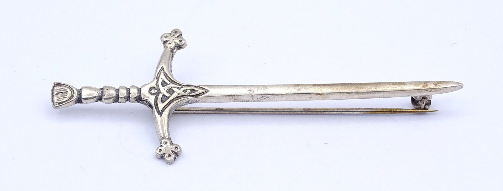 Brosche in Form eines Schwertes, L. 8,0cm, Silber, 7,2g.