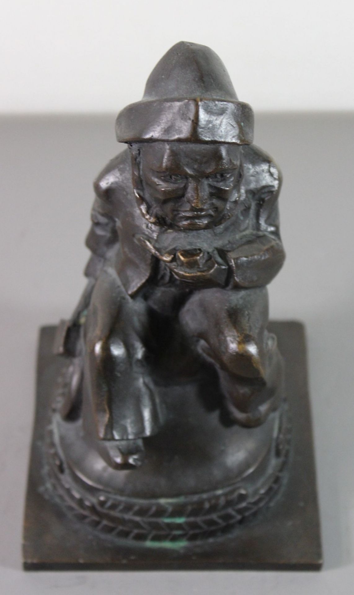 Seemann auf Poller sitzend, Bronze, ungemarkt, älter, H-21cm B-12,5cm. - Bild 2 aus 6