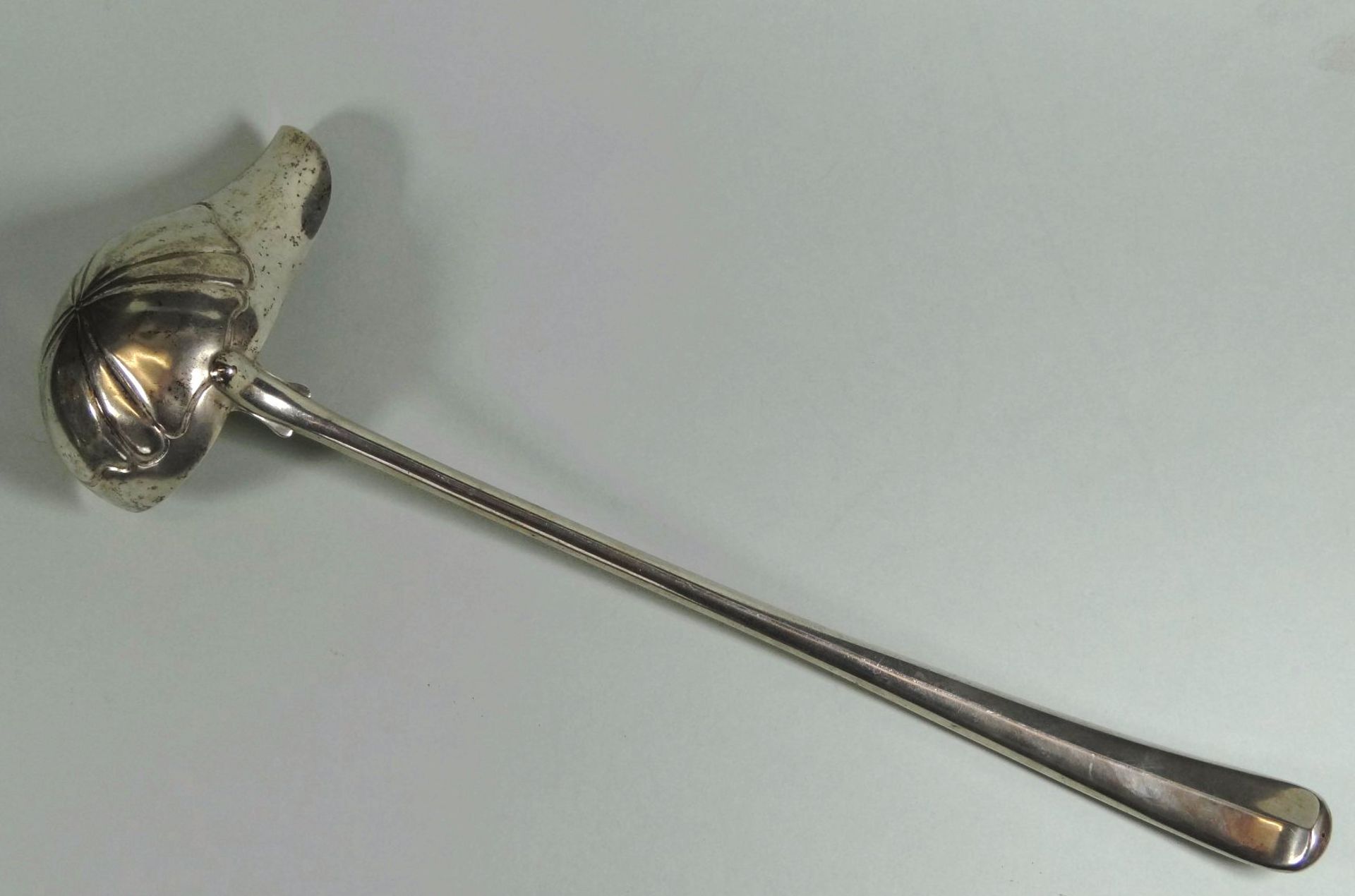 gr. Silber-Bowlen-Kelle, innen vergoldet, Silber geprüft, L-36 cm, 154 gr. - Bild 2 aus 4