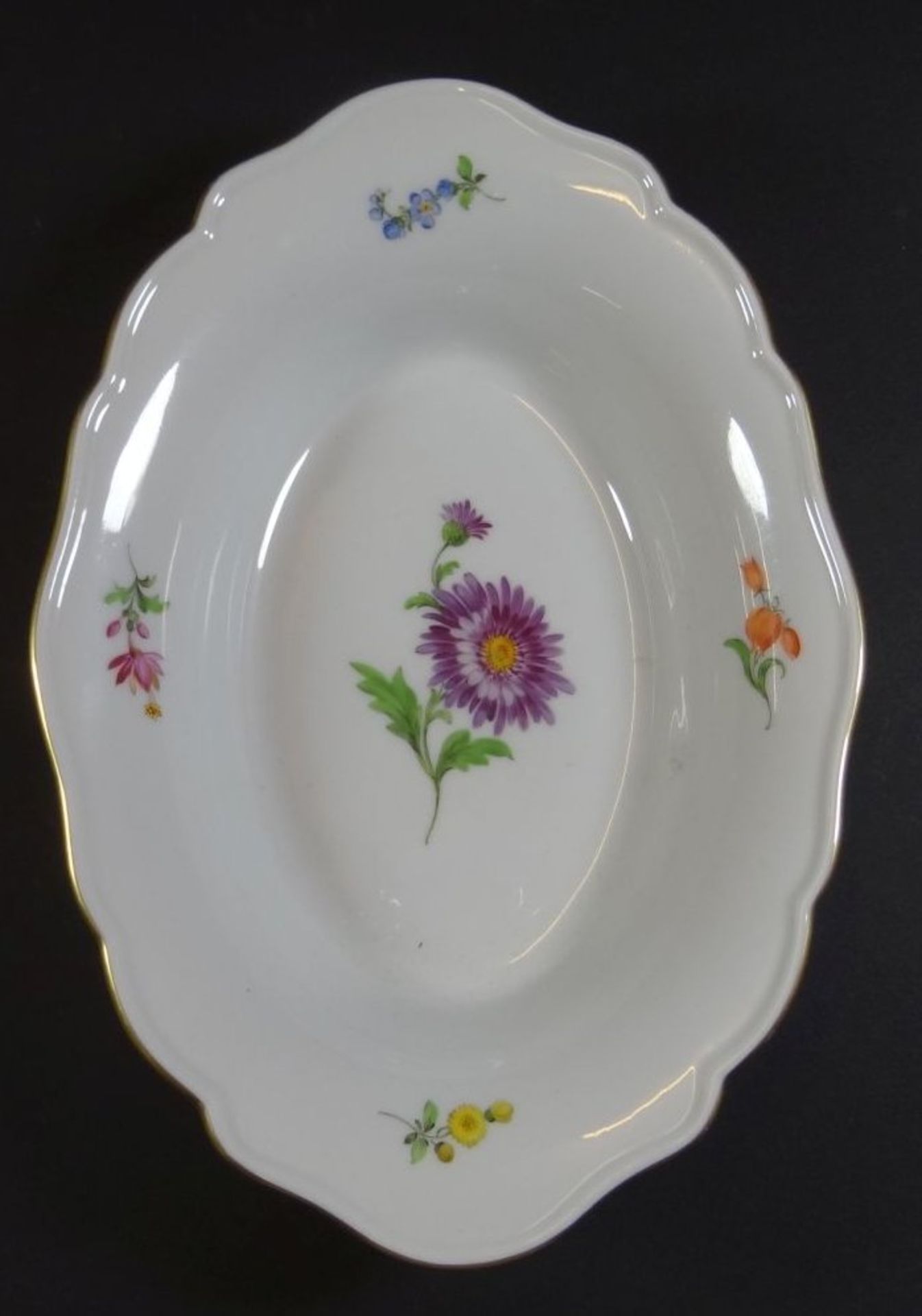 ovale Schale "Meissen" florale Bemalung, H-5 cm, 24x16 cm, 2 Schleifstriche