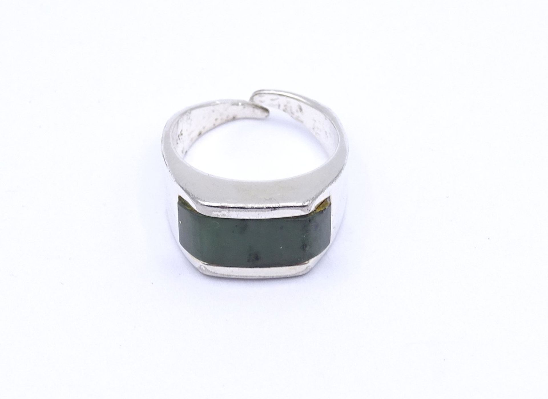 835er Silber Ring mit Jade, offene Ringschiene, 8,0g., RG 52, starke Tragespuren - Bild 2 aus 3