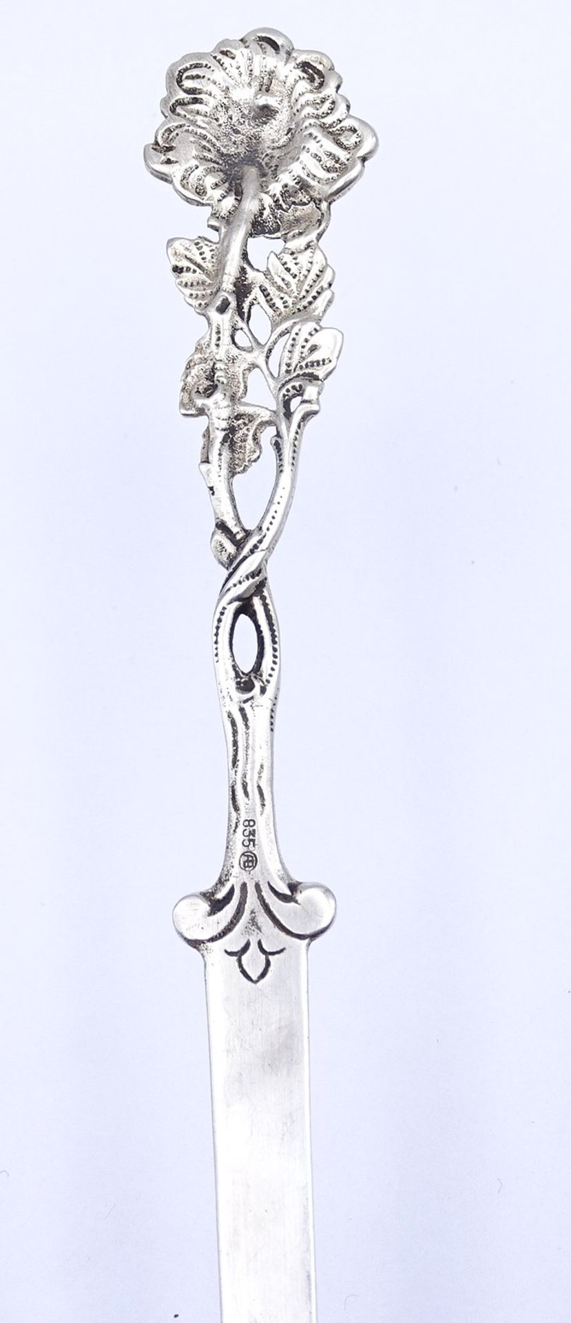 Brieföffner mit Rosenmuster, Silber 0.835, L. 18cm, 18g. - Image 2 of 4