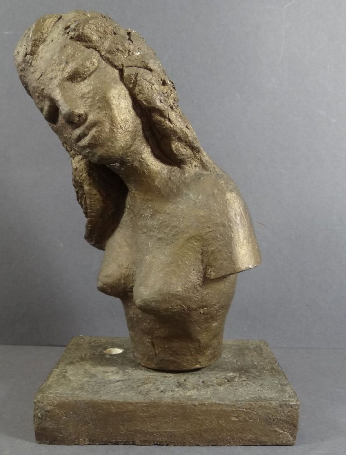 Erna BINZ (1914-2008) Terrakotto "Halbakt", H-21 cm, B-13,5 cm, Stand mit Abplatzern