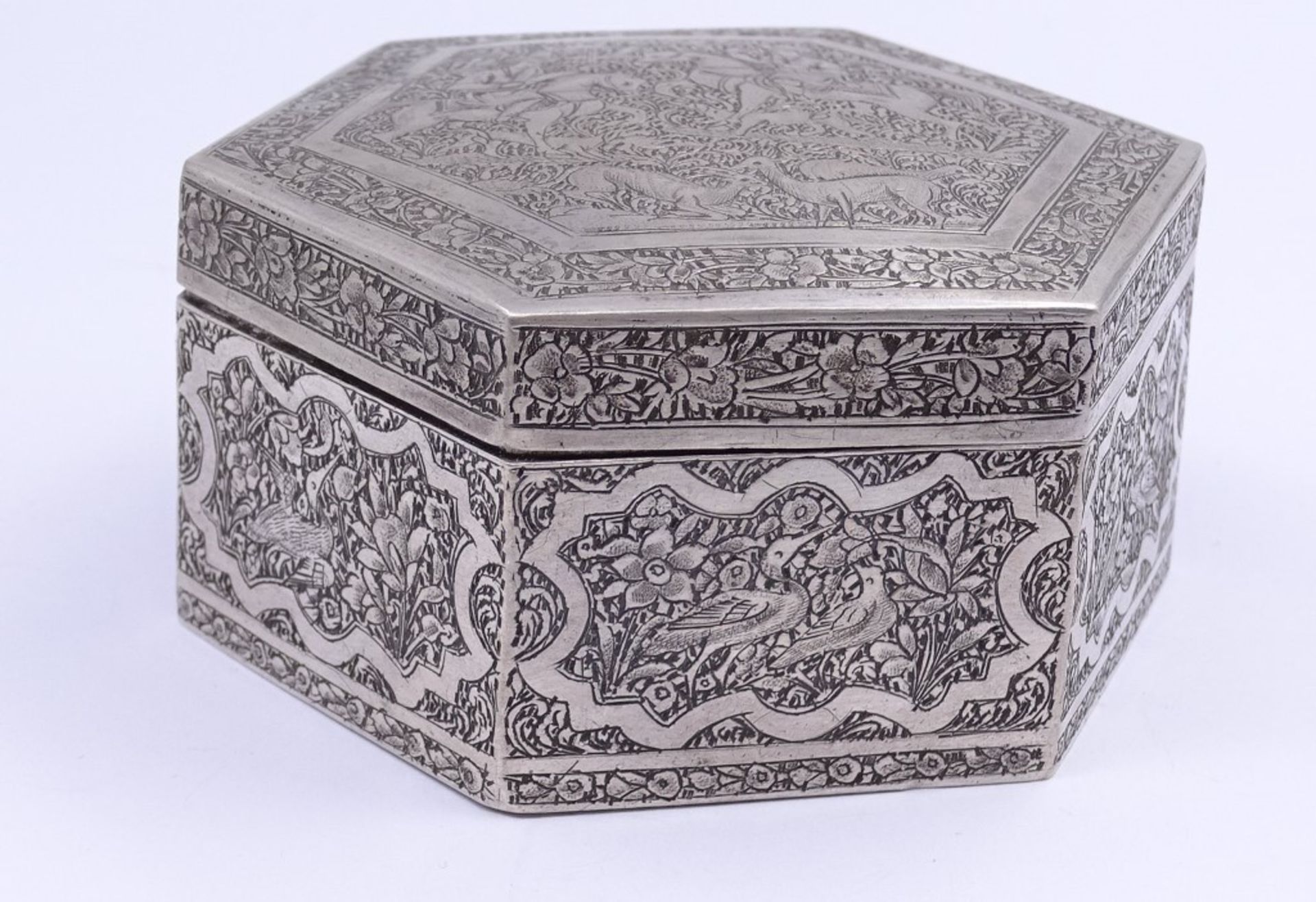 kl.Deckeldose,Isfahan -Iran,Silber,im Boden gemarkt,Schekargah Motiv,H-4,0cm,7,5x7,5cm, 155,5gr.