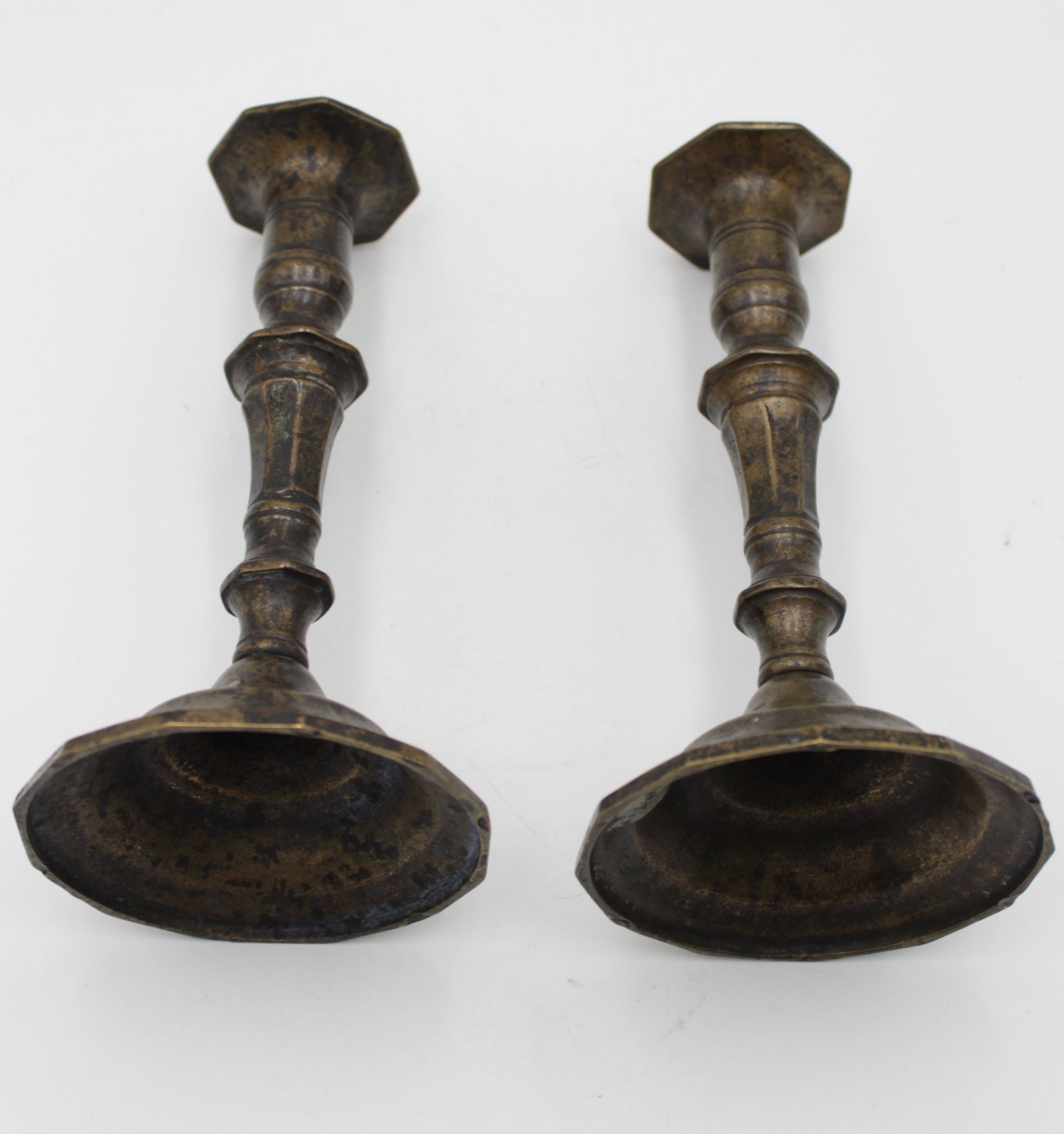 Paar Leuchter, Bronze, älter, ca. H-20cm. - Bild 4 aus 4