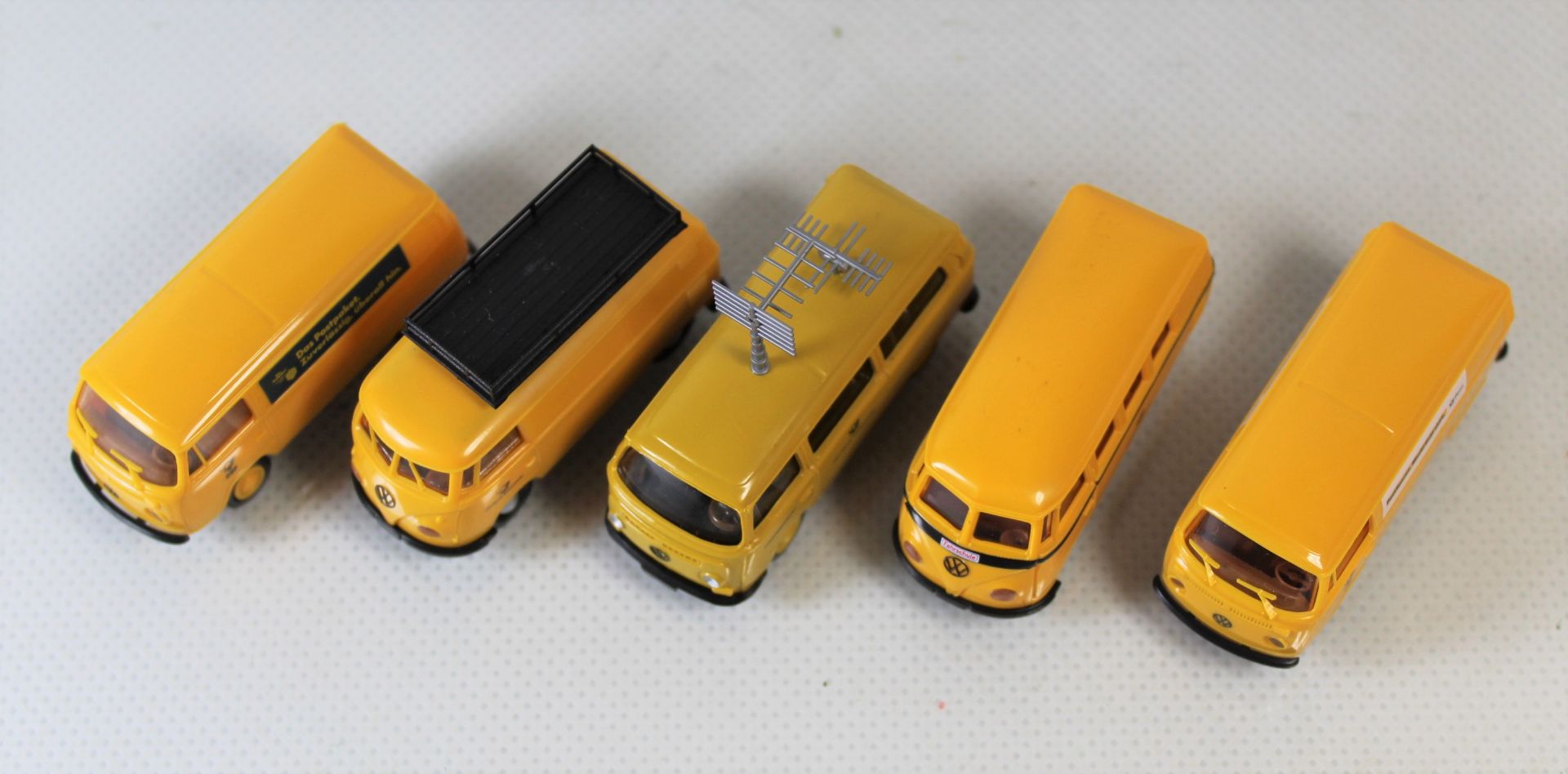 5 Modellbaufahrzeuge VW Busse mit Deutscher Bundespost Beschriftung, 1 x Wiking und 4 x Brekina, 1: - Bild 2 aus 5