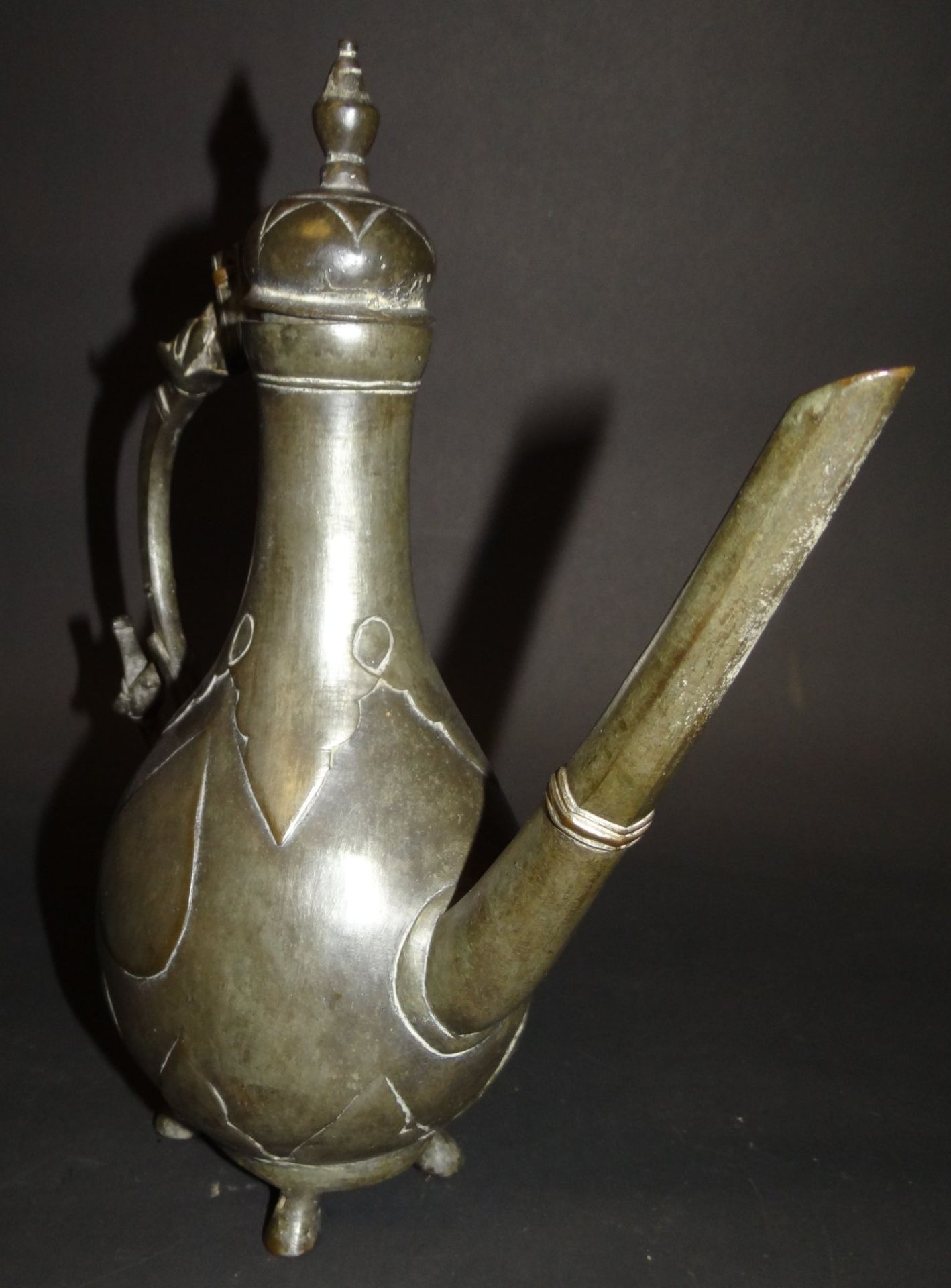 schwere antike islamische Teekanne, Metall,wohl Persien, 17/18. Jhd?, Griff mit Löwenkopf, H-30 cm, - Image 9 of 9